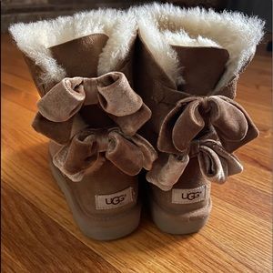 Ugg Bailey Velvet Bow II Boots